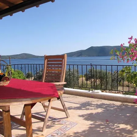 Villa Oceanis - Luxury Seaside *