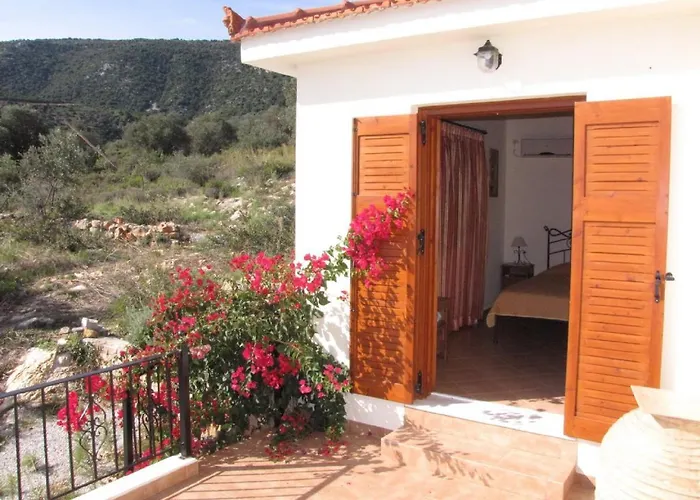 Oceanis - Luxury Seaside Villa Mourtero